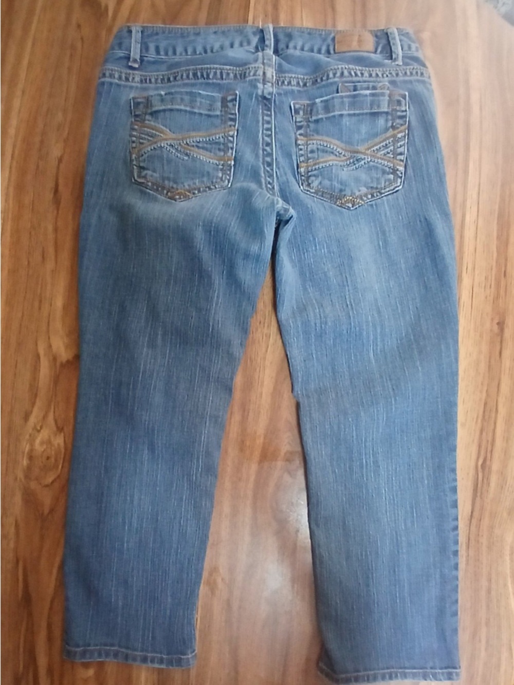 Aeropostale Women's Capri Jeans in Blue with Embroidered Back Pockets